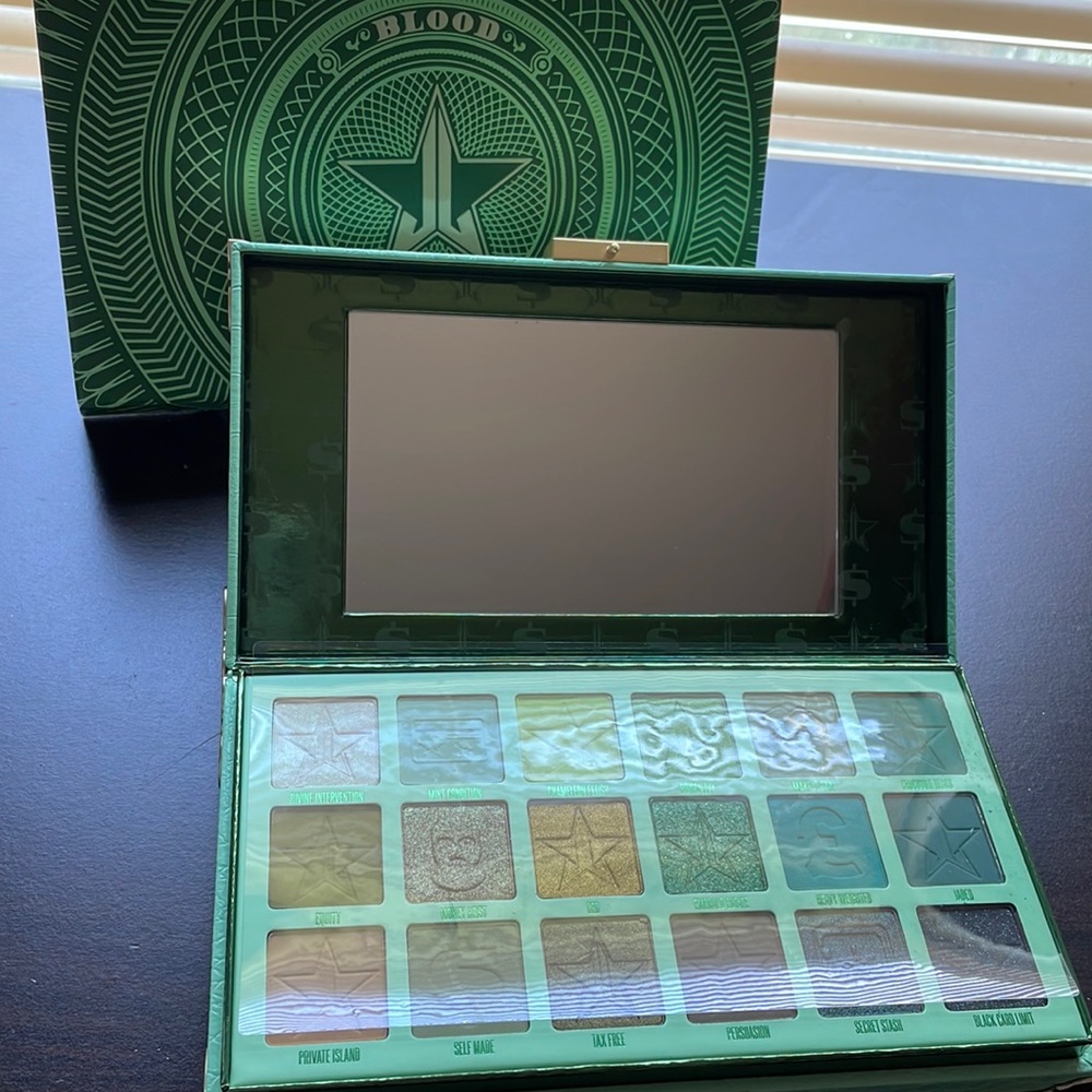 Make up pallet